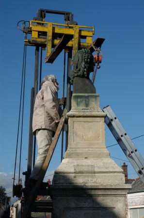 Retour du buste du monument Galland