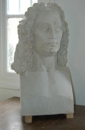 Livraison de la copie en pierre reconstituée du buste du monument Galland